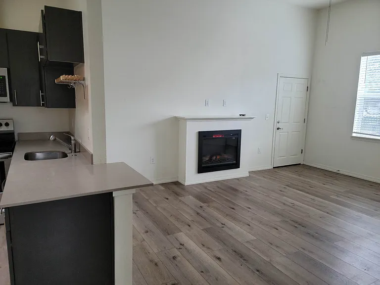 Clark Apartments — Photo 31