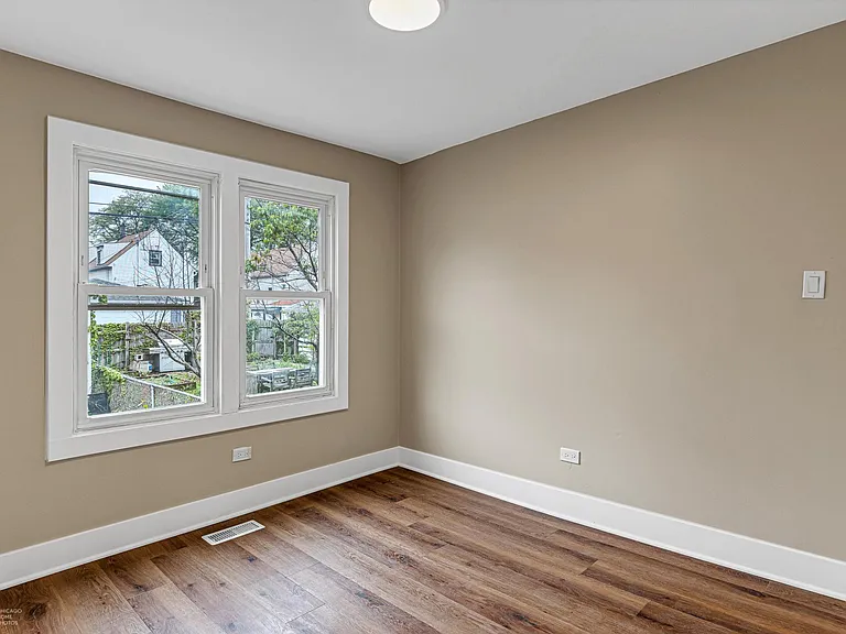 4618 N Avers Ave #1 — Photo 4