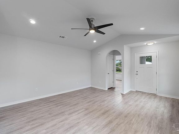 3rd image of 8618 Doris Ave