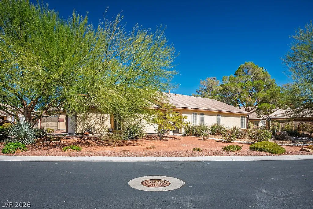 3 bed, 2.0 bath, 1625 sqft, $1,895 — Photo 2