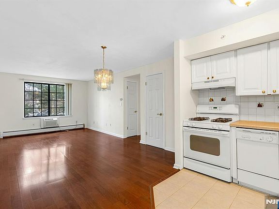 3rd image of 1419 Faulkner Ct