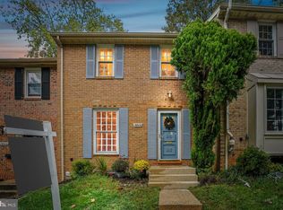 9646 Lindenbrook St, Fairfax, VA 22031