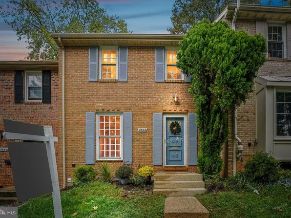 9646 Lindenbrook St, Fairfax, VA 22031