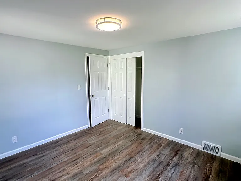 154 Calvin Ct N — Photo 14