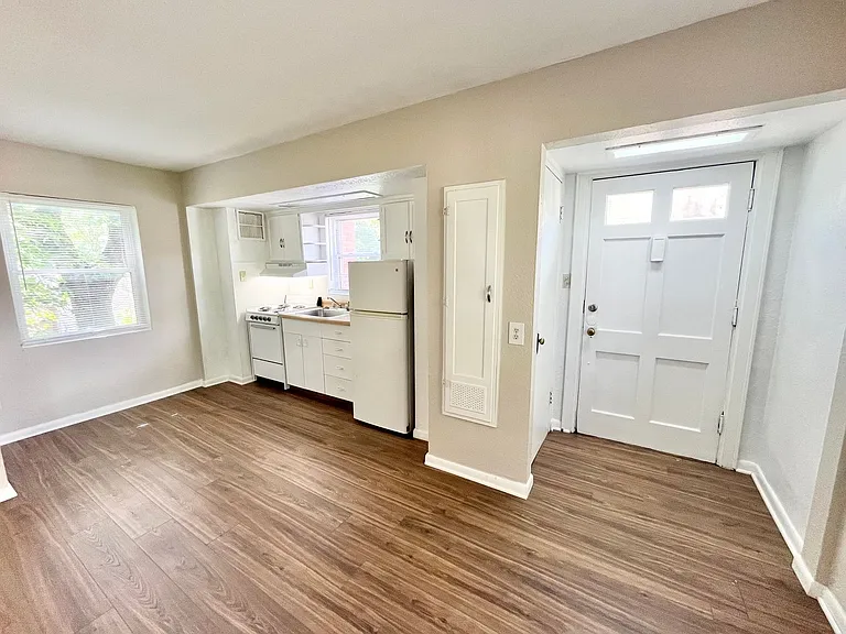 112 Shepherd Ave — Photo 8