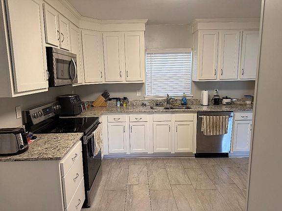 2nd image of 10111 Lakeview Rd W