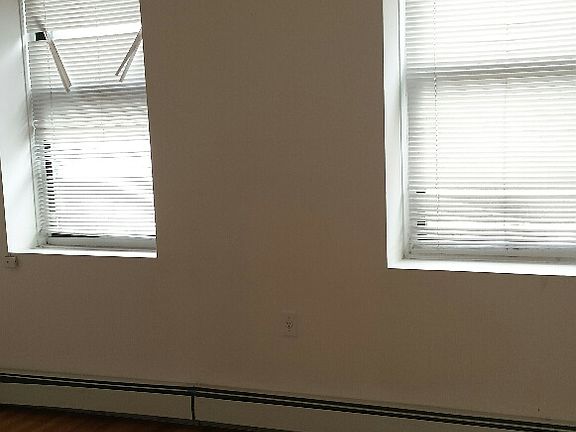 5th image of 404 E 118th St #2