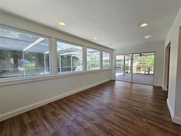 300 Cypress Creek Cir — Photo 10