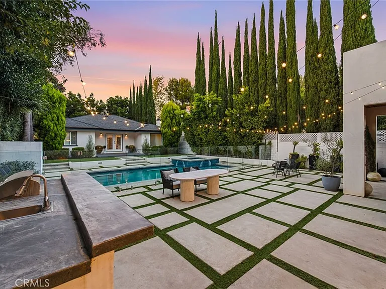 13135 Chandler Blvd — Photo 7