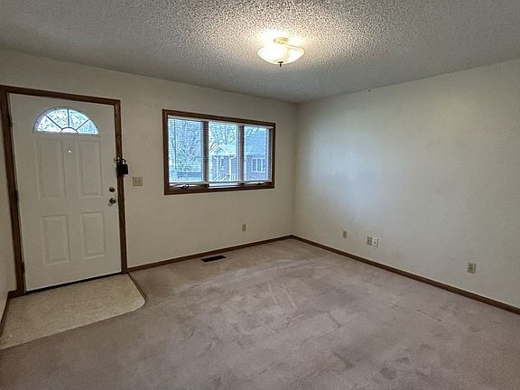 2nd image of 514 E Monroe St #7c8d9b638