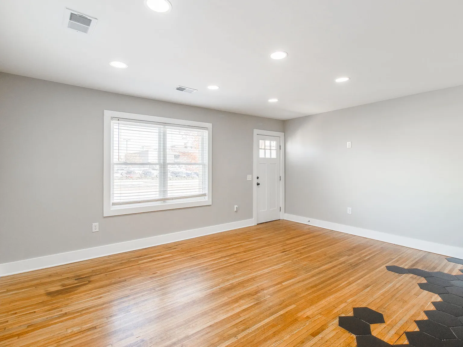 2 bed, $1,650 — Photo 3