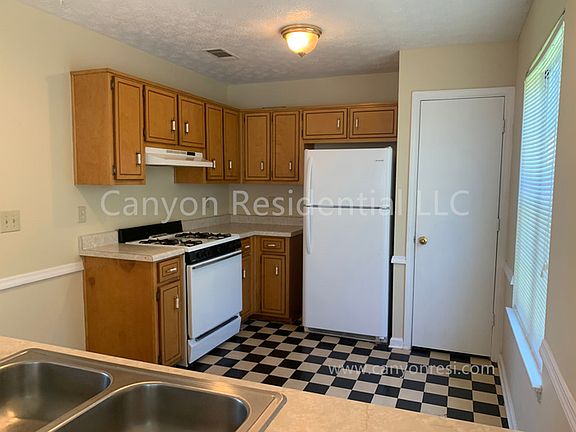 3rd image of 339 Fieldgreen Dr
