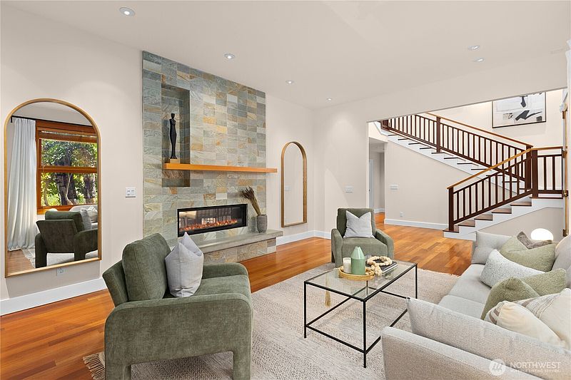 5th image of 2223 39th Avenue E
