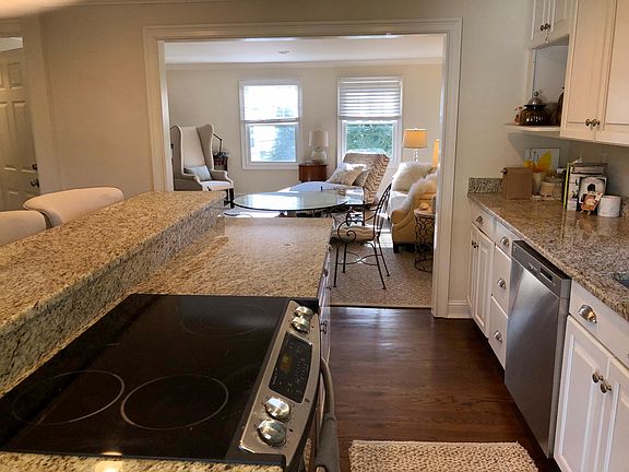 5th image of 34 Oak Grove Pl #34