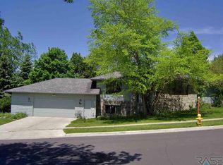 1200 E 56th St, Sioux Falls, SD 57105
