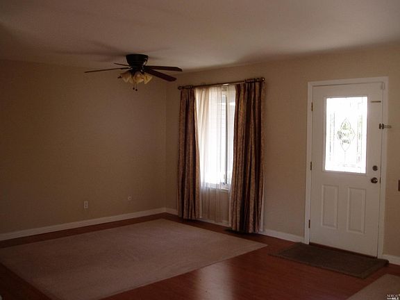4th image of 555 Lacrosse Court S