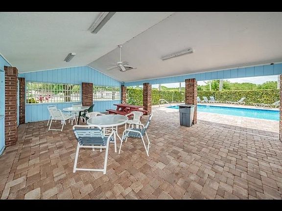 3rd image of 2235 Bancroft Cir S