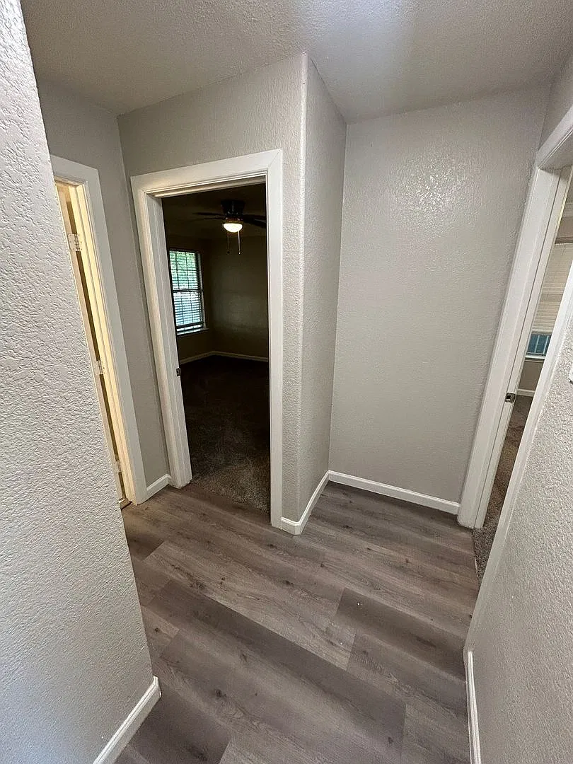 4915 Heyworth Ave — Photo 4