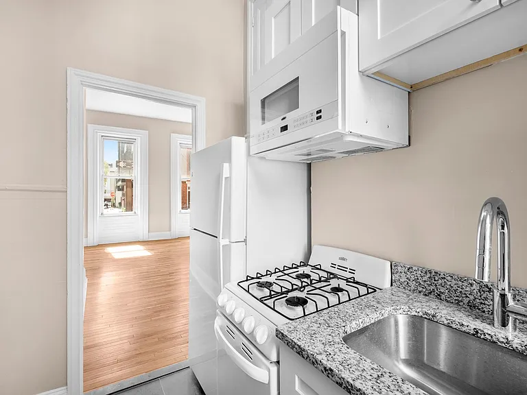 2025 Pine St #1F — Photo 4