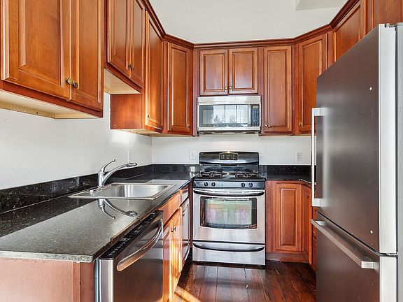 5th image of 1552 Magazine St #5