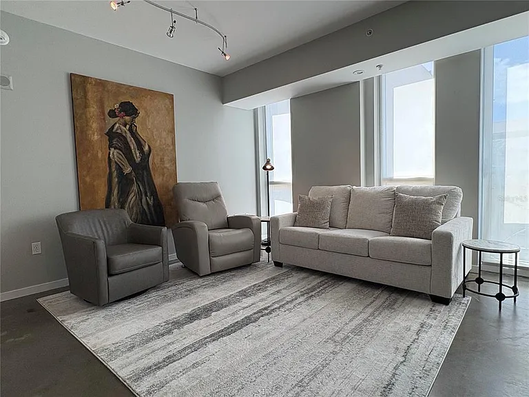 1350 Main St #302 — Photo 5