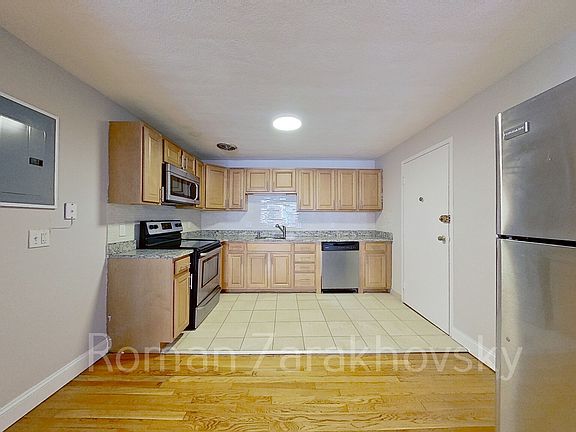 2nd image of 228 Babcock St #4G
