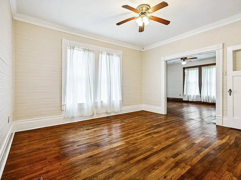 1909 Cedardale Ave — Photo 11