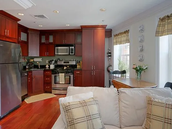 135 Salem St APT 6, Boston, MA 02113