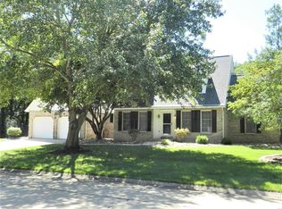 317 Barrett Lake Dr, Swansea, IL 62226