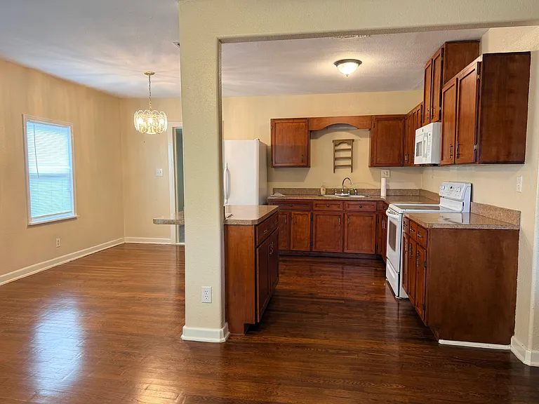 45 Central Park Dr — Photo 15