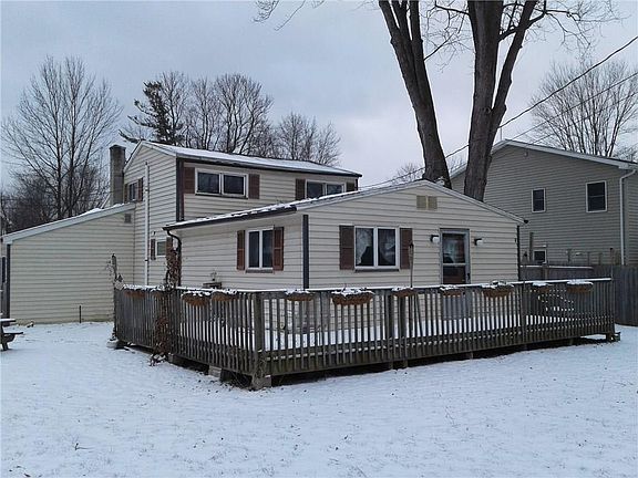 3rd image of 6057 Lakeview Cres
