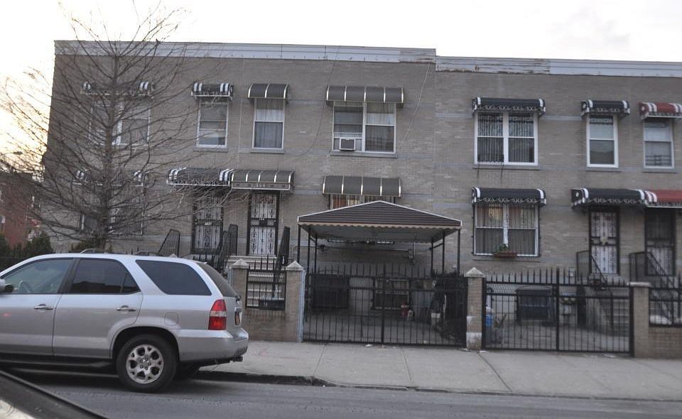 2nd image of 154 Saratoga Ave