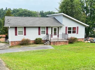905 Mikapea Dr, Johnson City, TN 37601