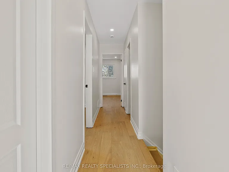 6419 Chaumont Cres #UPPER — Photo 20