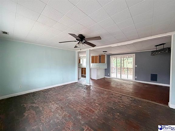 3rd image of 405 E 1st Ave