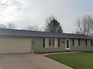 1534 Elmwood Dr, Pella, IA 50219