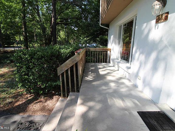 3rd image of 717 Bayberry Cir