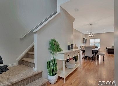 5th image of 4 Kensington Dr