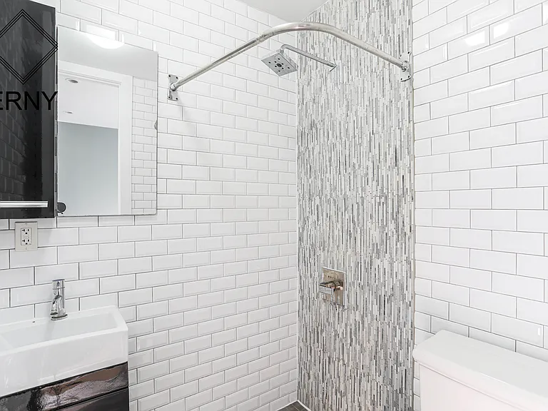 580 E 26th St #3 — Photo 7