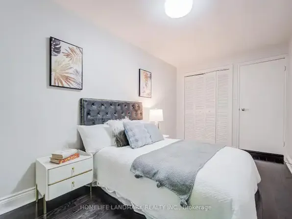 237 Ontario St #1A, Toronto, ON M5A 2V6