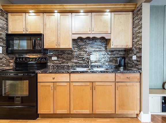 5th image of 7100 W 95th St APT 215