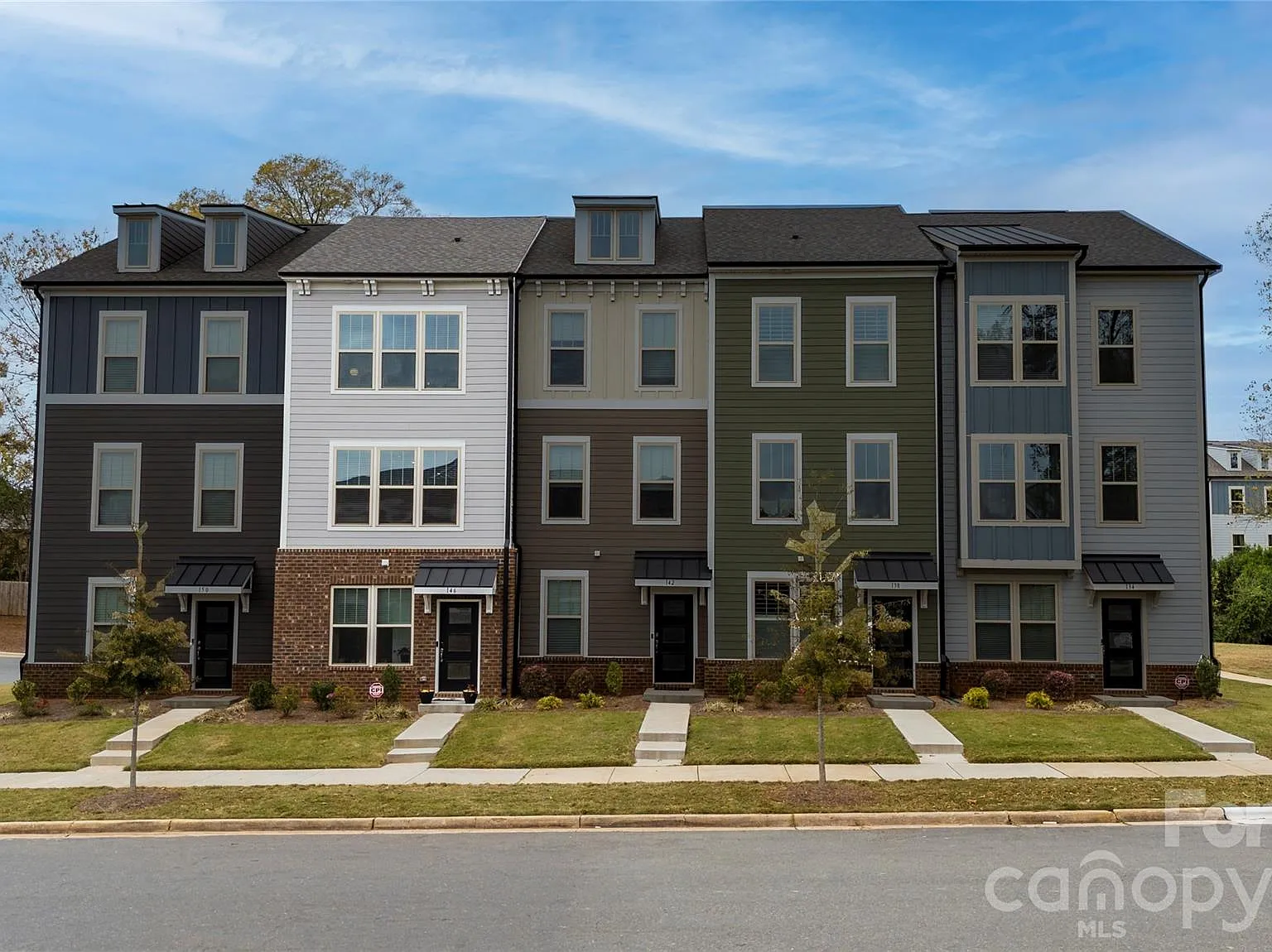 3 bed, 3.5 bath, 1560 sqft, $3,800 — Photo 4