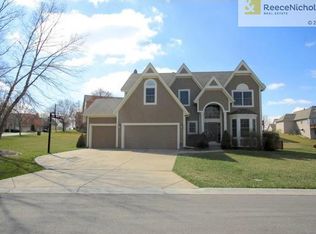2601 SW Winterview Cir, Lees Summit, MO 64081