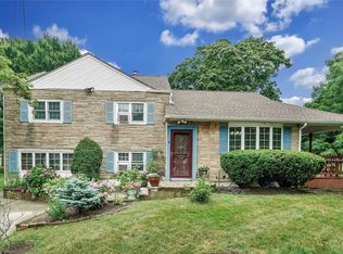 1 Brewster Gate, Massapequa, NY 11758
