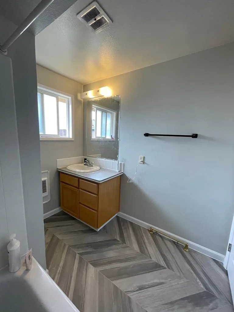 2 bed, 900 sqft, $1,575 — Photo 4