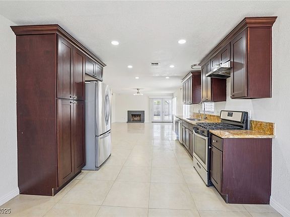 4th image of 7139 Mountain Moss Dr