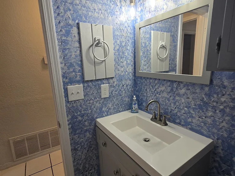 923 Bremen Ave #B — Photo 7