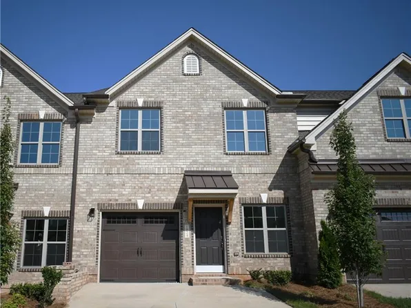 1057 Beechcraft Dr, Mebane, NC 27302