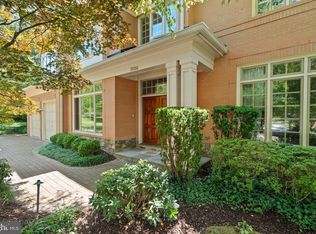 7016 Winterberry Ln, Bethesda, MD 20817