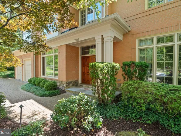 7016 Winterberry Ln, Bethesda, MD 20817